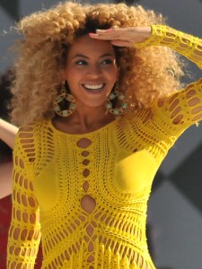 Beyoncé_Knowles_GMA_Run_the_World_cropped